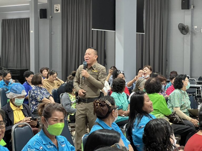 บรรยายให้ความรู้ การอบรมหลักสูตรห่างไกลภัยออนไลน์ใกล้ตัว กลุ่มแม่บ้านและสตรีในเขตเทศบาลเมืองแสนสุข